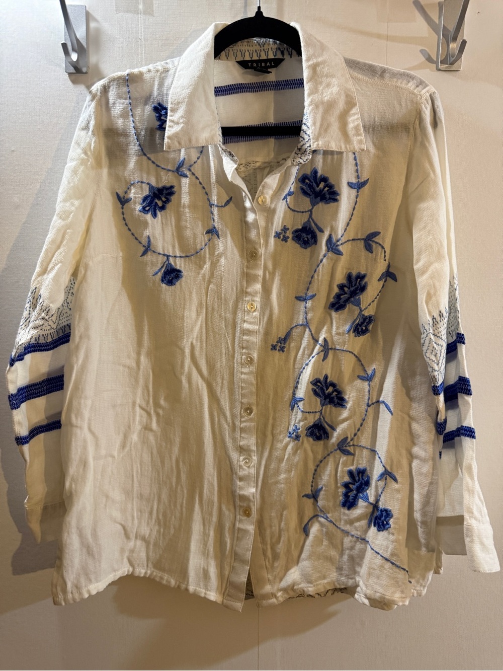 Tribal White Blue Embroidered Button Front Shirt M Cotton Blend Boho